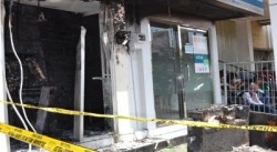 7. Oktober 2011: Um 2 Uhr in der Nacht wurde die Bank Rakyat Indonesia (BRI) in Sleman, Yogyakarta, in Brand gesetzt.