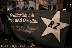 solidarisches Transparent für Sonja und Christian auf der Silvesterdemo in Berlin