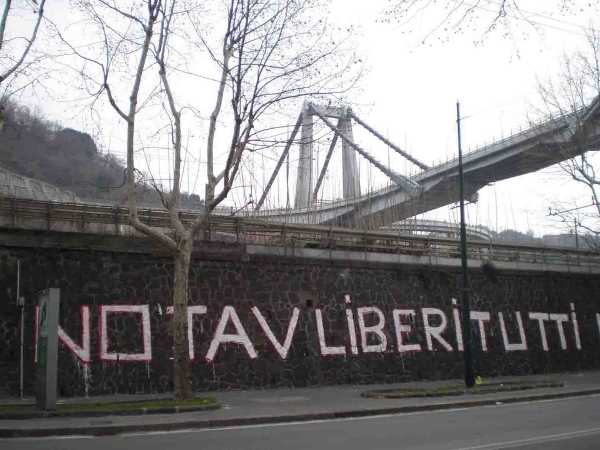 Solidarisches Graffiti mit den Gefangenen der No-TAV-Bewegung in Italien