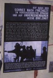 Auf dass der Schrei der Freiheit - Poster von der Strasse - gesehen in Berlin-Kreuzberg vor dem diesjährigen 1. Mai