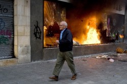 brennendes Ladengeschäft - 29. März 2012 in Barcelona