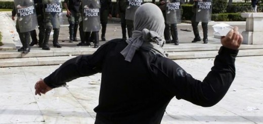 Griechenland - Angriff auf Bullen