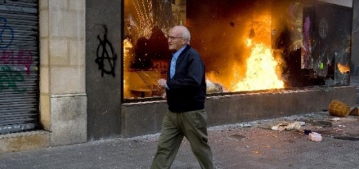 brennendes Ladengeschäft - 29. März 2012 in Barcelona