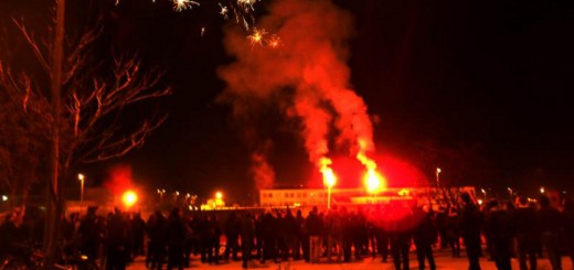 Solidaritätsdemonstration für Spyros Stratoulis am Gefängnis von Larissa